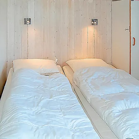 בית נופש Beach Front Home In Sjolund With Sauna Sjolund