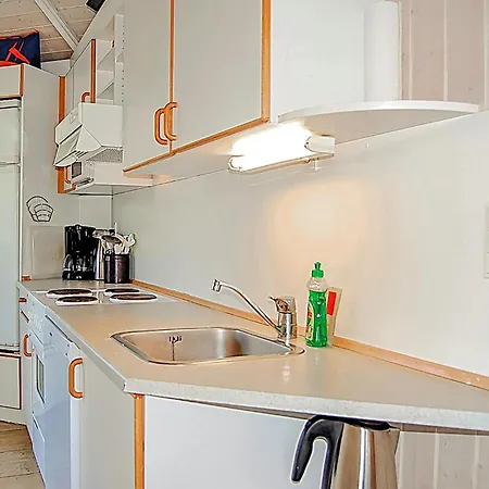 Beach Front Home In Sjolund With Sauna בית נופש