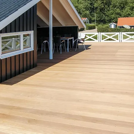 Beach Front Home In Sjolund With Sauna בית נופש *
